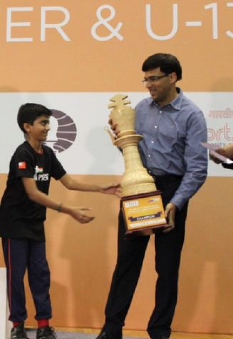 'वह लड़का जो बादशाह बनेगा': विश्व शतरंज चैंपियन गुकेश के साथ विशी आनंद ने पुरानी तस्वीर शेयर की