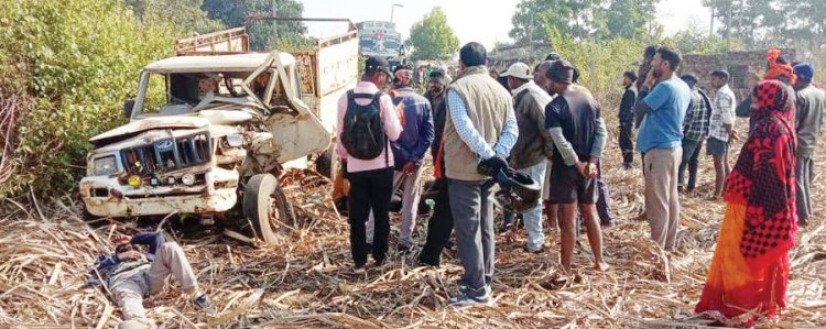पिकअप-ट्रक भिड़ंत, दो गंभीर