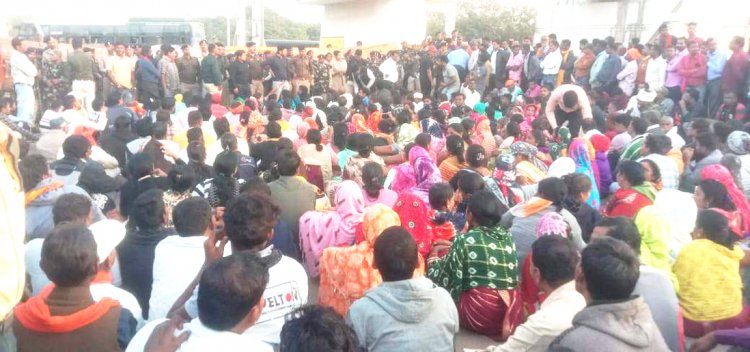 हड़ताली कर्मी संयुक्त रूप में विस घेरने निकले, पुलिस ने रास्ते में रोका