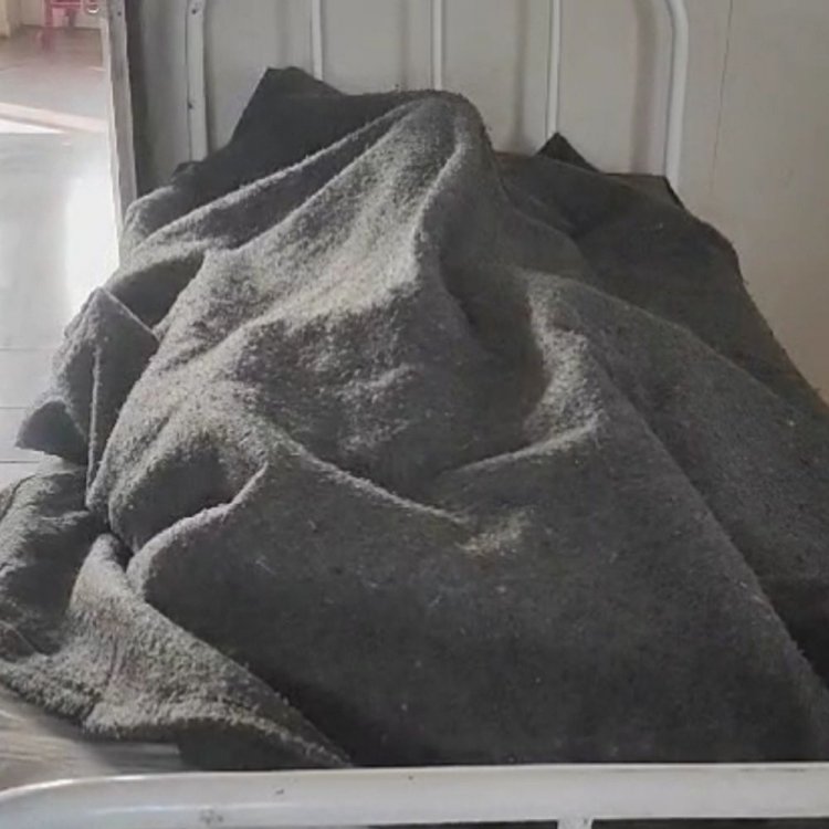 शिवपुरी में ट्रक ने बाइक को टक्कर मारी:एक युवक की मौत, एक घायल, रात में खाना लेने होटल जा रहे थे