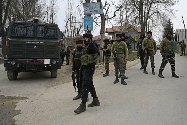 Jammu and Kashmir के कुलगाम में सुरक्षाबलों को मिली बड़ी कामयाबी, 5 आतंकी ढेर