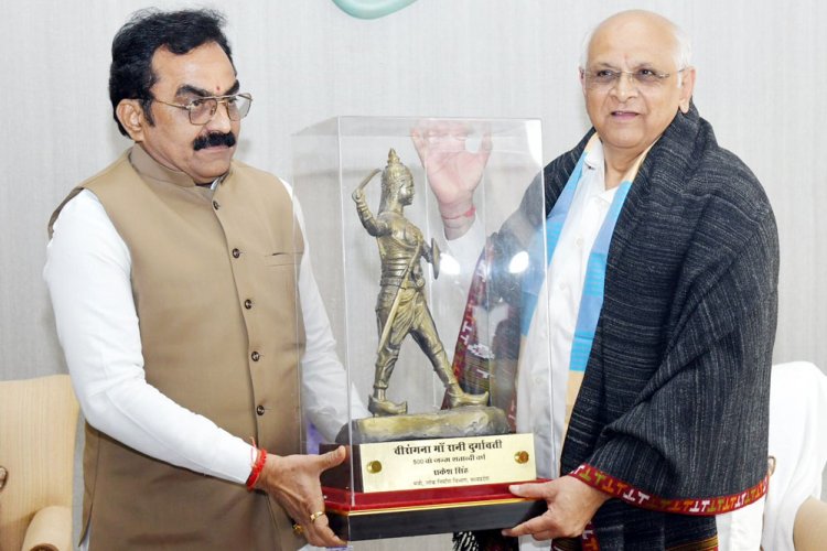 लोक निर्माण मंत्री सिंह ने गुजरात के मुख्यमंत्री पटेल से की मुलाकात