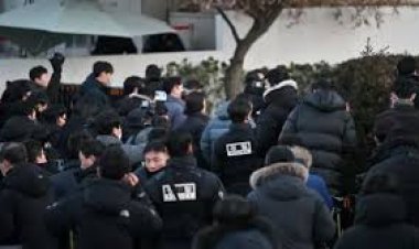 दक्षिण कोरिया में भारी हंगामा, राष्ट्रपति को गिरफ़्तार करने उनके घर पहुंची पुलिस