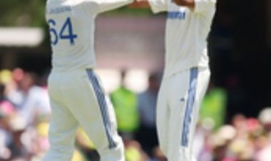 अगर भारत में एक दिन में 15 विकेट गिरते, तो हंगामा मच जाता: गावस्कर