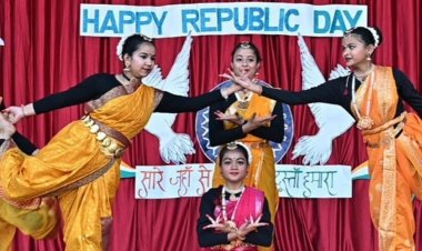 माउंट कार्मल स्कूल में गणतंत्र दिवस समारोह:देशभक्ति के रंग में रंगे छात्र, विक्रम-बेताल नाटक से दिया संस्कृति का संदेश