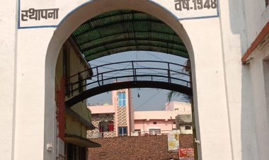 बालाघाट में वारासिवनी नपा सीएमओ के खिलाफ EOW की कार्रवाई:आय से अधिक संपत्ति मामले में कार्यालय और आवास की जांच