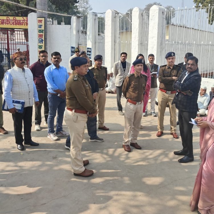 प्रधान न्यायाधीश-कलेक्टर ने किया केंद्रीय जेल का निरीक्षण:व्यवस्थाओं का जायजा लिया; बंदियों के लिए आधार कार्ड सुधार कैंप लगाने सहित अन्य निर्देश दिए