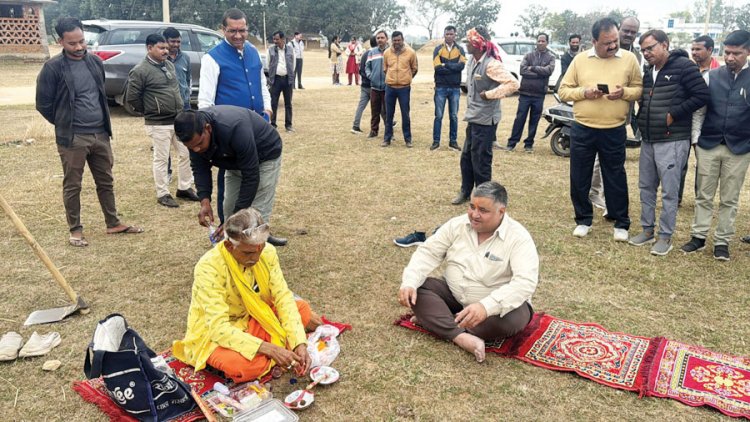 महतारी सदन भवन-शेड निर्माण का विधायक अग्रवाल ने किया भूमिपूजन
