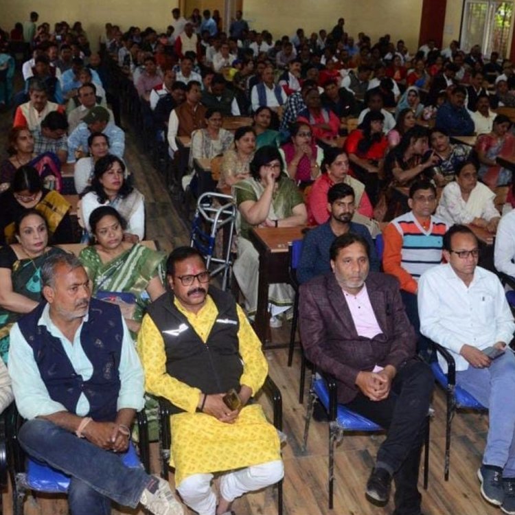 इंदौर में शिक्षक संगठन का नववर्ष मिलन समारोह:25 शिक्षकों को शॉल और प्रशस्ति पत्र से किया सम्मानित