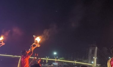 नर्मदा महोत्सव पर घाट के दक्षिणी तट पर हुई महाआरती:लेजर लाइट शो से दिखाई मां की कहानी, शहडोल संभाग की कमिश्नर और कलेक्टर ने की पूजा