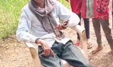 नशे में धुत शिक्षक ने बच्चों से की गाली-गलौज, VIDEO:टीकमगढ़ के प्राइमरी स्कूल के टीचर को तीसरी बार किया गया निलंबित