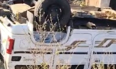 कुंभ नहाने जा रहे छत्तीसगढ़ के युवकों का वाहन पलटा:6 लोग मामूली रूप से घायल; पुलिसकर्मियों ने मेडिकल कॉलेज में भर्ती कराया