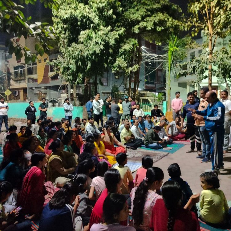 इंदौर में राजीव आवास विहार में रहवासी करेंगे गश्त:नाबालिग के अपहरण के प्रयास के बाद कॉलोनीवासियों ने सुरक्षा को लेकर की मीटिंग