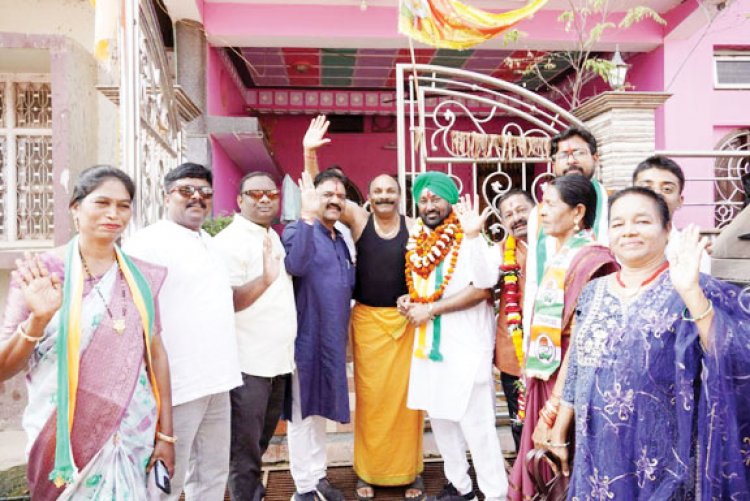 मेयर कांग्रेस प्रत्याशी मलकीत का जनसंपर्क,नगर सरकार से कांग्रेस की वापसी के लिए वार्डों में बहा रहे पसीना