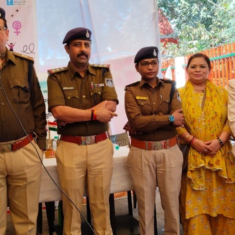 साइबर क्राइम से बचाव के गुर सिखाए:इंदौर में पुलिस अधीक्षक की मौजूदगी में साइबर जागरूकता शिविर का आयोजन