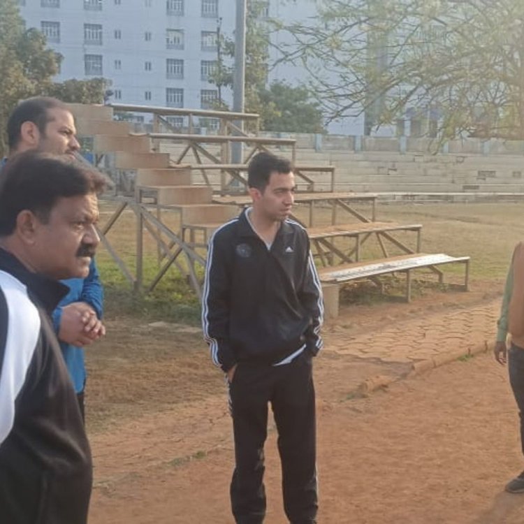 स्टेडियम का निरीक्षण करने पहुंचे विदिशा एसपी:ट्रैक पर पत्थर देख हुए नाराज, खिलाड़ियों की सुरक्षा और सुविधाओं का ध्यान रखने के निर्देश