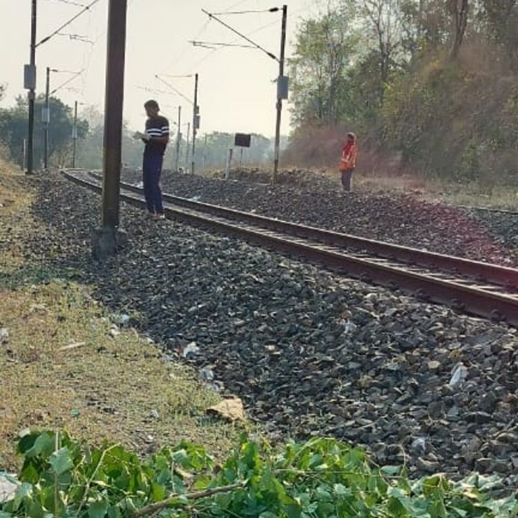 बैतूल में रेल ट्रैक पर मिला युवक का शव:भोपाल से लौट रहे छत्तीसगढ़ के 28 वर्षीय युवक की ट्रेन से गिरकर मौत