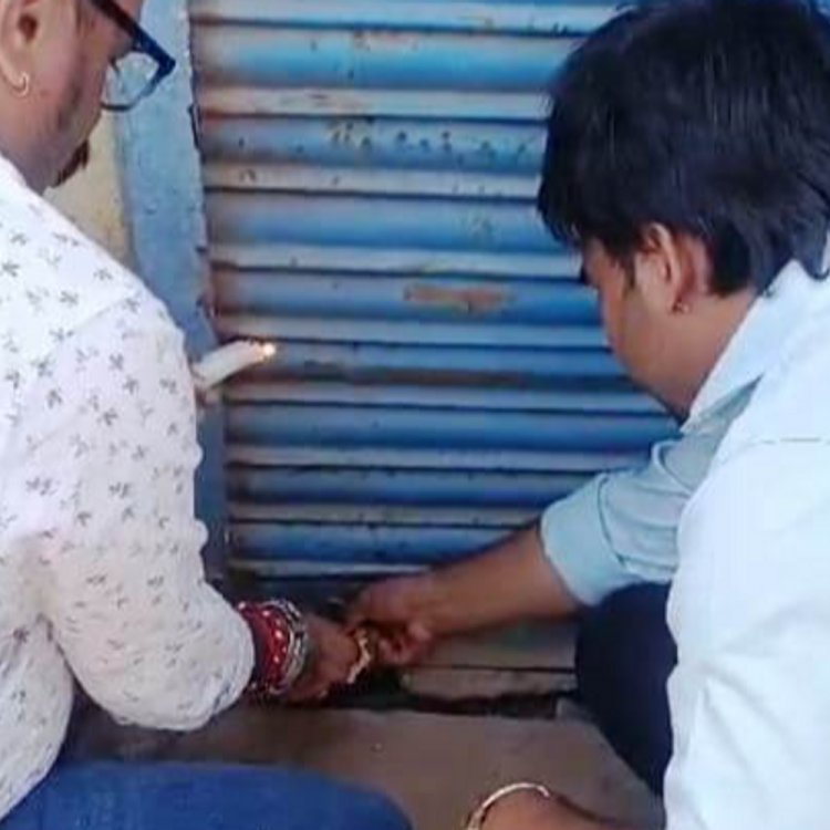 रतलाम में बकायेदारों की पांच दुकानें सील:किराया नहीं चुकाने पर निगम ने की कार्रवाई, 3.88 लाख वसूले