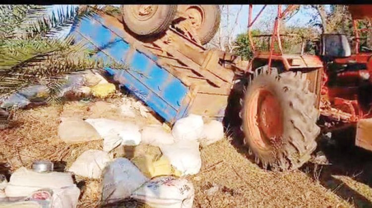 पीडीएस का चावल लेकर जा रही ट्रैक्टर-ट्रॉली पलटी, 4 मौतें, दर्जन भर घायल