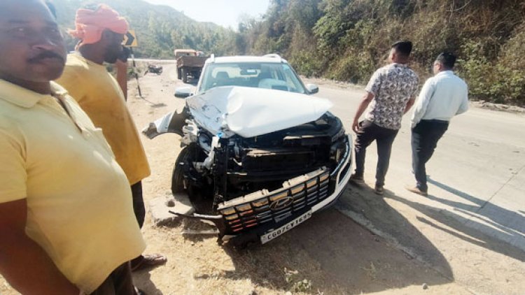 बाइक-कार में भिड़ंत, दो युवक घायल