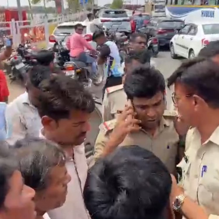 चाकूबाजी में घायल युवक की मौत, विरोध में चक्काजाम:संजय ड्राइव रोड पर शव रखकर बैठे परिजन; आरोपियों पर कार्रवाई की मांग