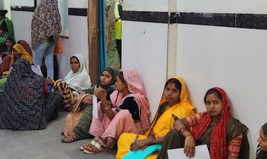 जिला अस्पताल में डेढ़ घंटे देरी से पहुंचे डॉक्टर:गर्भवती परेशान,100 किमी दूर से आए मरीज लौटे; कलेक्टर बोले- जांच करेंगे