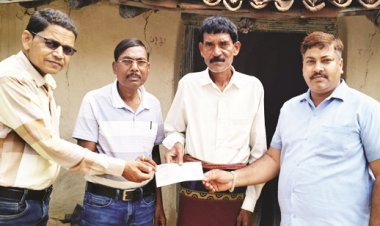 अनुग्रह अनुदान  की राशि दी