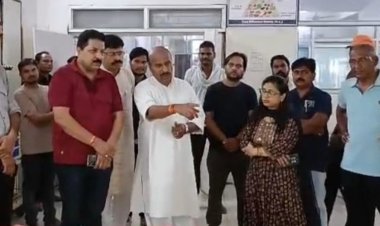 केंद्रीय मंत्री ने किया अस्पताल का निरीक्षण:इमरजेंसी वार्ड की व्यवस्था दुरुस्त रखने के निर्देंश, दवाओं के स्टॉक की जानकारी ली