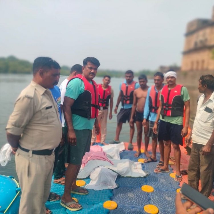 ओरछा के कंचना घाट में डूबा युवक:चाचा के बेटों के साथ नहाने आया 18 साल का अरुण, 24 घंटे बाद मिला शव