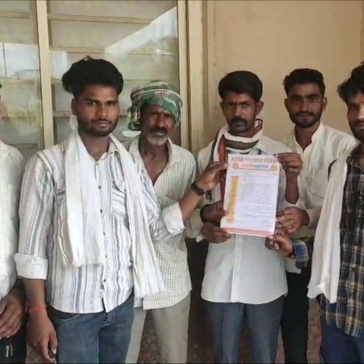 हिनोतिया फूड में सार्वजनिक हैंडपंप पर कब्जा:दबंगों ने निजी मोटर लगाकर रोका पानी; ग्रामीणों ने कलेक्टर से की शिकायत