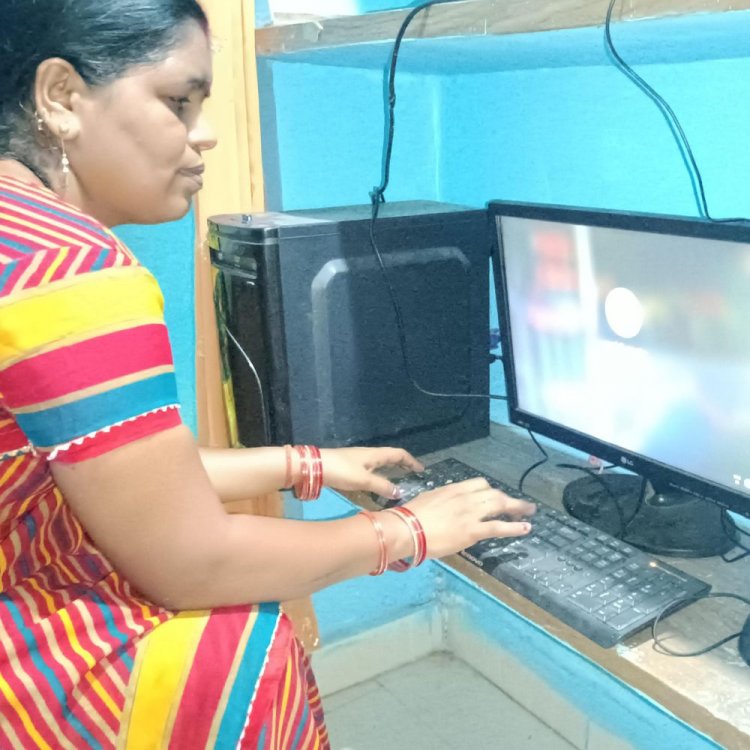 बैतूल की अनिता बनीं 7 गांवों की 'डिजिटल सखी':स्वरोजगार योजना से लोन लेकर किराना स्टोर शुरू किया; अब चला रही गृह उद्योग