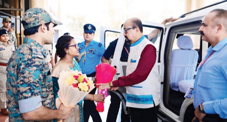 राज्यपाल  डेका का कलेक्टर- एसपी ने किया स्वागत