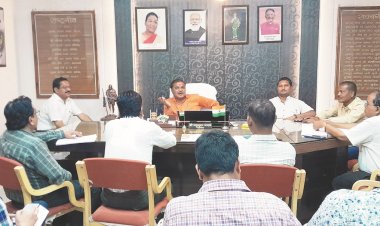 स्वीकृत निर्माण कार्य और मरम्मत के शेष कार्य तत्काल