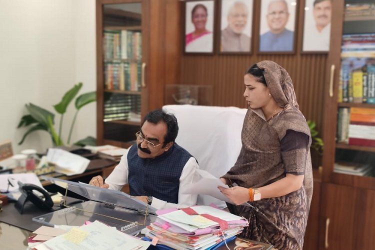 खंडवा&मूंदी रोड हुआ जर्जर, निर्माण को दें मंजूरी:विधायक ने पीडब्ल्यूडी मंत्री से कहा; एमपीआरडीसी के मुख्य अभियंता से मिलीं