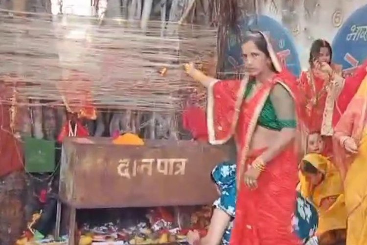 सोमवती अमावस्या पर वट सावित्री व्रत:महिलाओं ने पति की दीर्घायु के लिए की वट वृक्ष की पूजा; सावित्री&सत्यवान की कथा सुनी