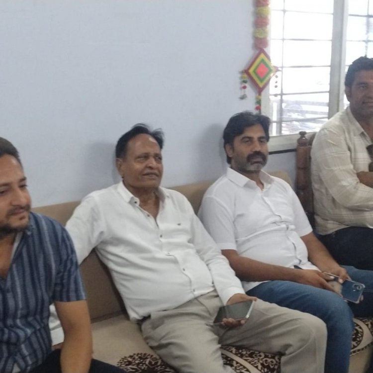 बड़वानी में सैटेलाइट से माप और जुर्माने के खिलाफ विरोध:क्रेशर संचालकों की हड़ताल से 40 क्रेशर बंद, शहर में रुकी गिट्टी सप्लाई