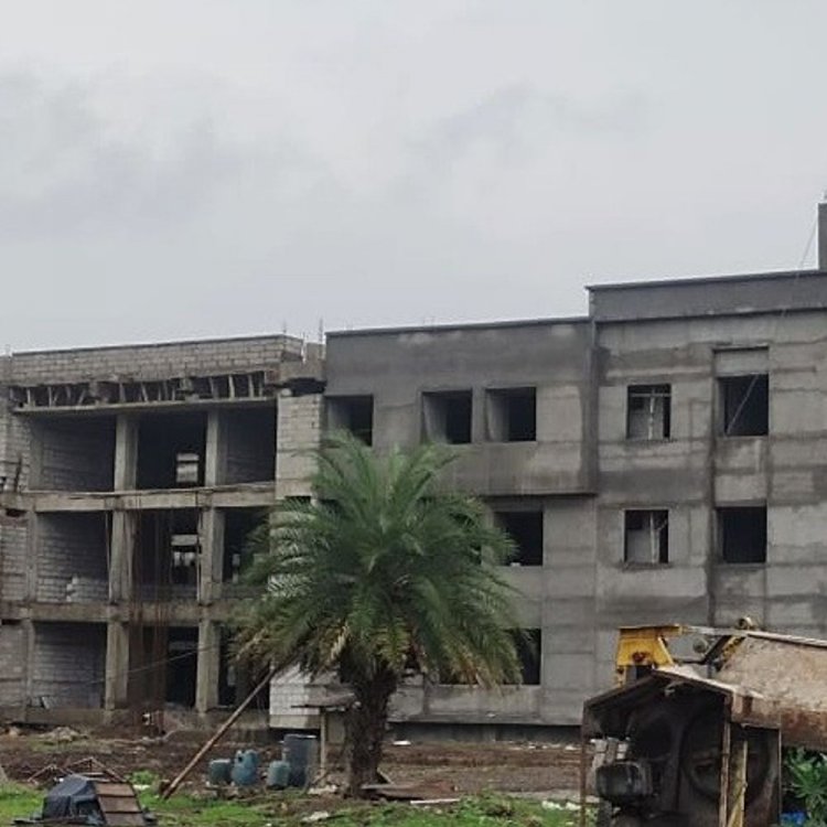 धार में अब तक नहीं बना नया कलेक्ट्रेट भवन:40% काम अधूरा, अगस्त में डेडलाइन; इंजीनियर बोले- काम समय पर पूरा हो, कोशिश जारी