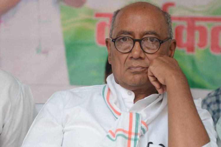 साध्वी को बरी किए जाने के बाद बदले दिग्विजय के तेवर, ‘हिंदू आतंकवाद’ पर नरम रुख