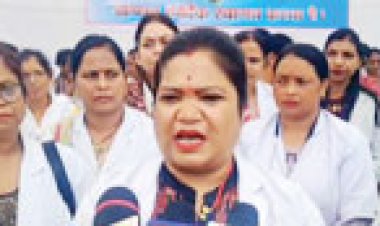 दस सूत्रीय मांगों को ले बेमुद्दत हड़ताल पर एनएचएम कर्मचारी