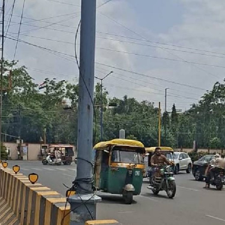 इंदौर में अगस्त में उमस का दौर:दिन का पारा 32 डिग्री पार; आज सुबह से कभी धूप तो कभी बादल, बारिश के आसार नहीं