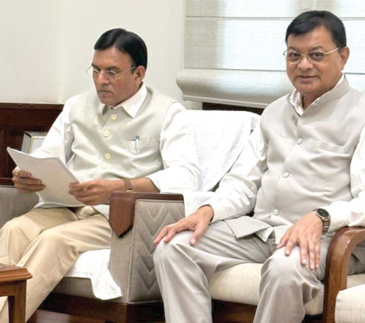 प्रदेश में ईएसआईसी नर्सिंग कॉलेज खोलने मांडविया से मिले देवांगन