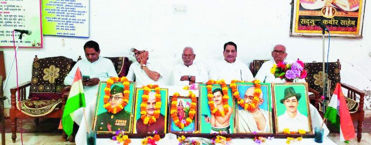 निषाद  समाज ने मनाया स्वतंत्रता दिवस