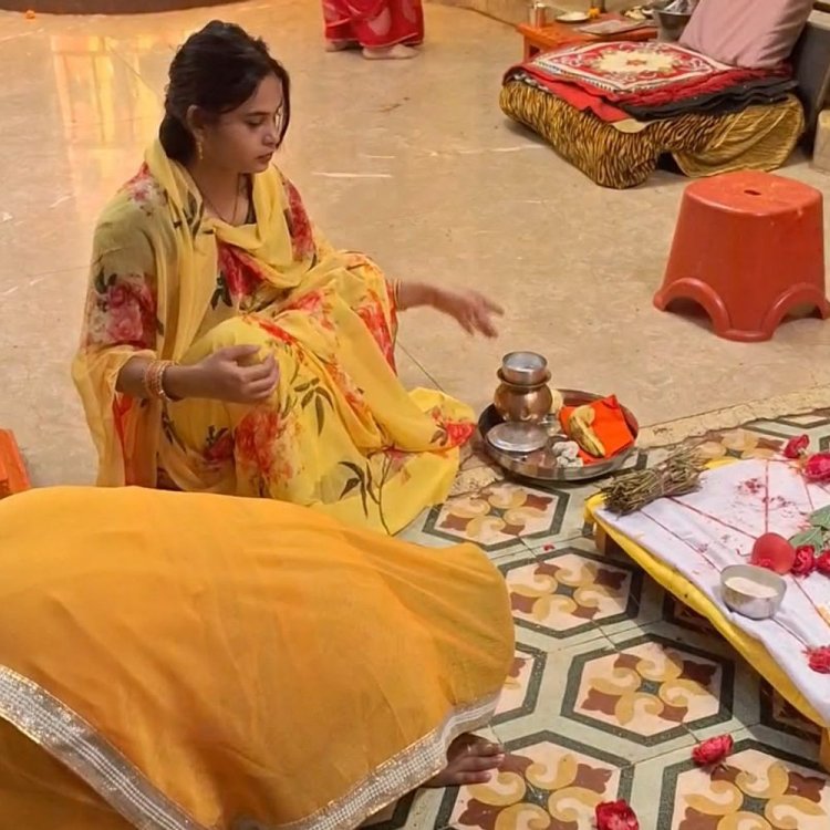 ऋषि पंचमी पर शिप्रा नदी पर महिलाओं ने किया पूजन:उज्जैन में व्रत रखकर कथा सुनी, अनजाने में हुई गलतियों की मांगी माफी