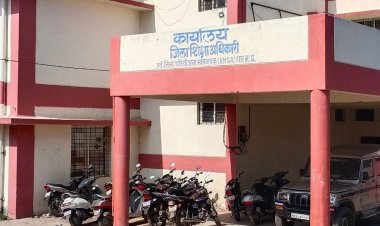 सरकारी स्कूल के छात्रों को यूनिफॉर्म के लिए मिले पैसे:धार में 1 लाख 75 हजार बच्चों के खातों में पहुंचे; 5 हजार का डाटा अधूरा