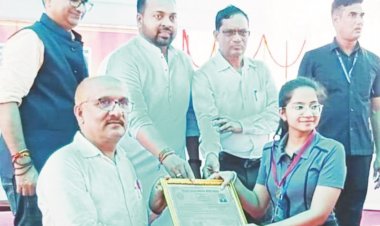 150 शिक्षकों और 88 प्रतिभावान छात्र-छात्राओं का सम्मान