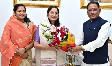 श्री विष्णु देव साय से केंद्रीय महिला एवं बाल विकास मंत्री श्रीमती अन्नपूर्णा देवी ने की सौजन्य भेंट