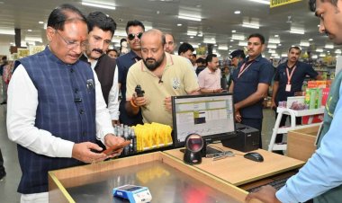 मुख्यमंत्री श्री विष्णु देव साय अचानक पहुंचे मार्ट,ग्राहकों से की मुलाकात,ग्राहक बोले जीएसटी रिफॉर्म्स, बचत क्रांति