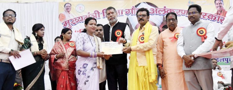 शिक्षक समाज की रीढ़ और राष्ट्र निर्माण के वास्तविक शिल्पकार- किरण देव