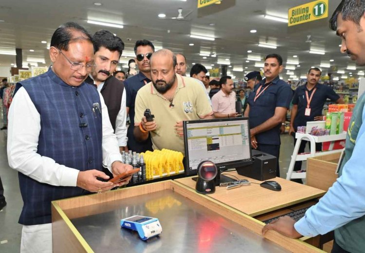 मुख्यमंत्री श्री विष्णु देव साय अचानक पहुंचे मार्ट,ग्राहकों से की मुलाकात,ग्राहक बोले जीएसटी रिफॉर्म्स, बचत क्रांति
