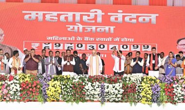 महतारी वंदन योजना से छत्तीसगढ़ की बहनें बन रही हैं आत्मनिर्भर.